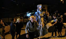 Manisa'da 'kukla deve' geleneği renkli görüntülere sahne oldu