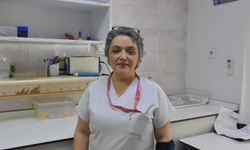 12 ameliyat geçirdi, vazgeçmedi: Necla Hemşire, hastalara umut oluyor