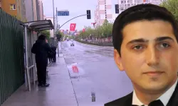 Durakta feci ölüm: Otobüs bekleyen mühendise kamyonet çarptı