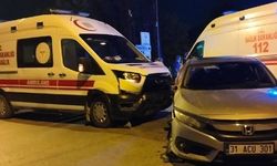Ambulans ile otomobil çarpıştı: 6 kişi yaralandı