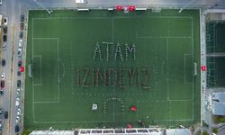 Buca’da yüzlerce kişi “Atam İzindeyiz” yazdı