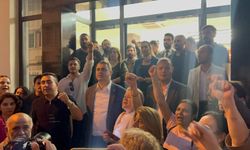 CHP İzmir önünde "mutlak butlan" protestosu: "Hain Kemal" sloganları!