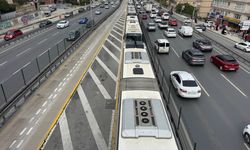 Seyir halindeki metrobüs alev aldı
