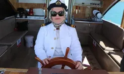Van Gölü'nün tek kadın kaptanı oldu
