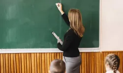 İzmir'de 6 bin öğretmen yaz tatiline maaşsız girdi!