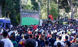 İzmir’de Dünya Kupası heyecanı meydanlara taştı
