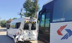 Kırmızı ışıkta kaza: 17 yaralı!