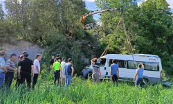 Minibüs şarampole yuvarlandı: 8 yaralı