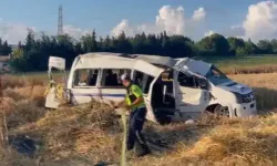 Servis minibüsü devrildi: 2 ölü, 10 yaralı!