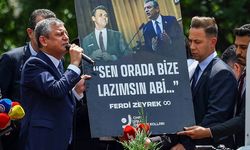 Özel, partililere seslendi: 'Darbeyi TBMM'nin önünde püskürttünüz'