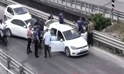 Cezaevi önünde 2 kişiyi yaralayıp, otomobil gasbeden şüpheliler yakalandı
