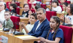 Tugay, Çocuk Meclisi'nde konuştu: Bu şehre borcumu ödemek için belediye başkanı oldum!