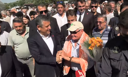 Özgür Özel'in İzmir programı başladı