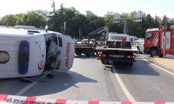 Ambulans ile motosiklet çarpıştı: 3'ü sağlık çalışanı 4 yaralı