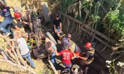 İki torunuyla birlikte traktörün altında kaldı!