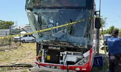 Belediye otobüsü kaza yaptı: Ölü ve yaralılar var