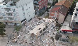4 kişinin öldüğü çöken binanın çevresindeki yapıların yıkımına başlandı