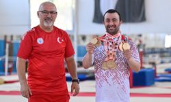 İstiklal Marşı’nı yedi kez okuttu, Türkiye’nin gururu oldu!