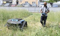 Çiğli’de temizlikte yeni dönem: Ot biçme robotu devrede