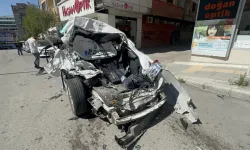 Freni patlayan kamyon ortalığı savaş alanına çevirdi: Biri ağır 5 yaralı
