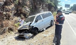 Otomobille minibüsün çarpıştı: 6 kişi yaralandı