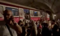 İstanbul'da metro raydan çıktı: Yolcular tahliye edildi