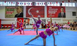 Bayraklılı kursiyerlerden yıl sonu gösterisi