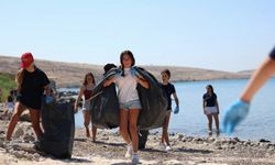 Çeşme’de aynı gün iki ayrı noktada çevre seferberliği