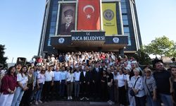 Buca Belediyesi önünde operasyon tepkisi... Güç'ten 'hedef CHP’nin iktidar yürüyüşü” mesajı