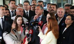 Özel’den görevden almalara tepki: Parti içi darbelere teslim olmayacağız!