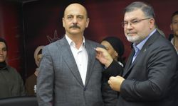 İzmir’de AK Parti’ye katılan üyelere rozet takıldı!