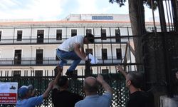 Son anda yetişenler, demirleri aşanlar... İzmir'de YKS manzaraları!