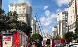 Binanın çatısında yangın: 10 kişi hastaneye kaldırıldı