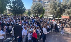 Buca Belediyesi önünde operasyon tepkisi... Güç'ten 'hedef CHP’nin iktidar yürüyüşü” mesajı