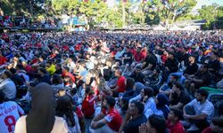 Bornova’da tek yürek: Milli heyecan dev ekranlarda yaşanacak!