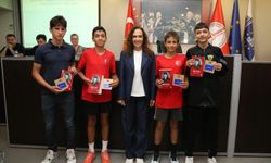 Başkan Ünsal’dan Karşıyaka’nın altın çocuklarına ödül