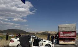 Tır ile otomobilin çarpıştı: 3 ölü, 2 yaralı!