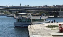 Tur teknesi köprü ayağına çarptı... Denize düşen personeli arama çalışmaları sürüyor