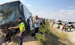 Otobüs yoldan çıktı: 19 kişi yaralandı!