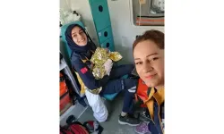 Hastaneye giderken ambulansta doğum yaptı