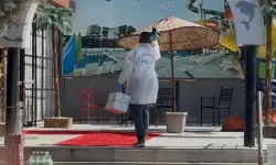 Aquaparkta 10 metrelik kaydıraktan düşen havuz görevlisi ağır yaralandı!