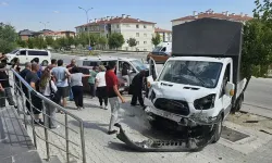 Kamyonet ve minibüs çarpıştı; 7 yaralı!