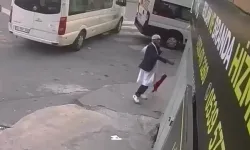 Türk bayrağını sökerek yere atan şüpheli yakalandı!