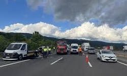 Emniyet şeridinde meydana gelen kazada 4 kişi yaralandı