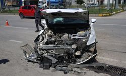 Otomobil ile itfaiye aracının çarpıştığı kazada 7 kişi yaralandı!