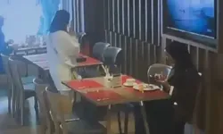 Otel restoranındaki turistlerin çantalarını çaldılar!