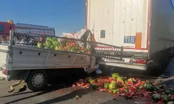 Kamyonet, TIR’a arkadan çarptı: 1’i ağır 2 yaralı!