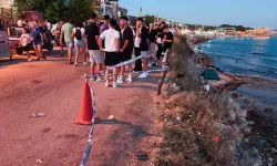 Dayandıkları bariyerin kopması sonucu kayalıklara düşen 2 kişi yaralandı!