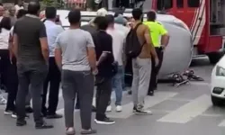 Orta refüje çarpan otomobil devrildi!