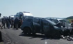 3 araç zincirleme kazaya karıştı; 3 ölü, 4 yaralı!